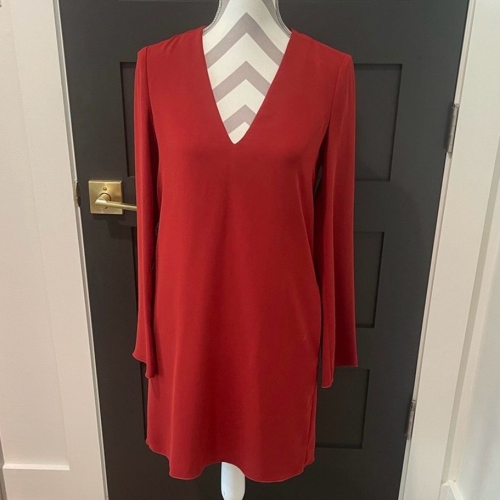 🔥🔥🔥🔥Winter Clearance Price!!!
Theory Red V-Neck Dress Size XS - Picture 2 of 8